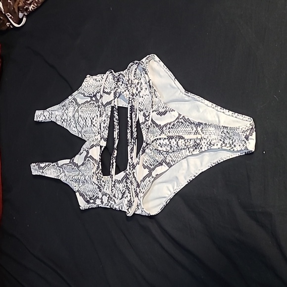 snakeskin one piece bikini - Picture 1 of 3
